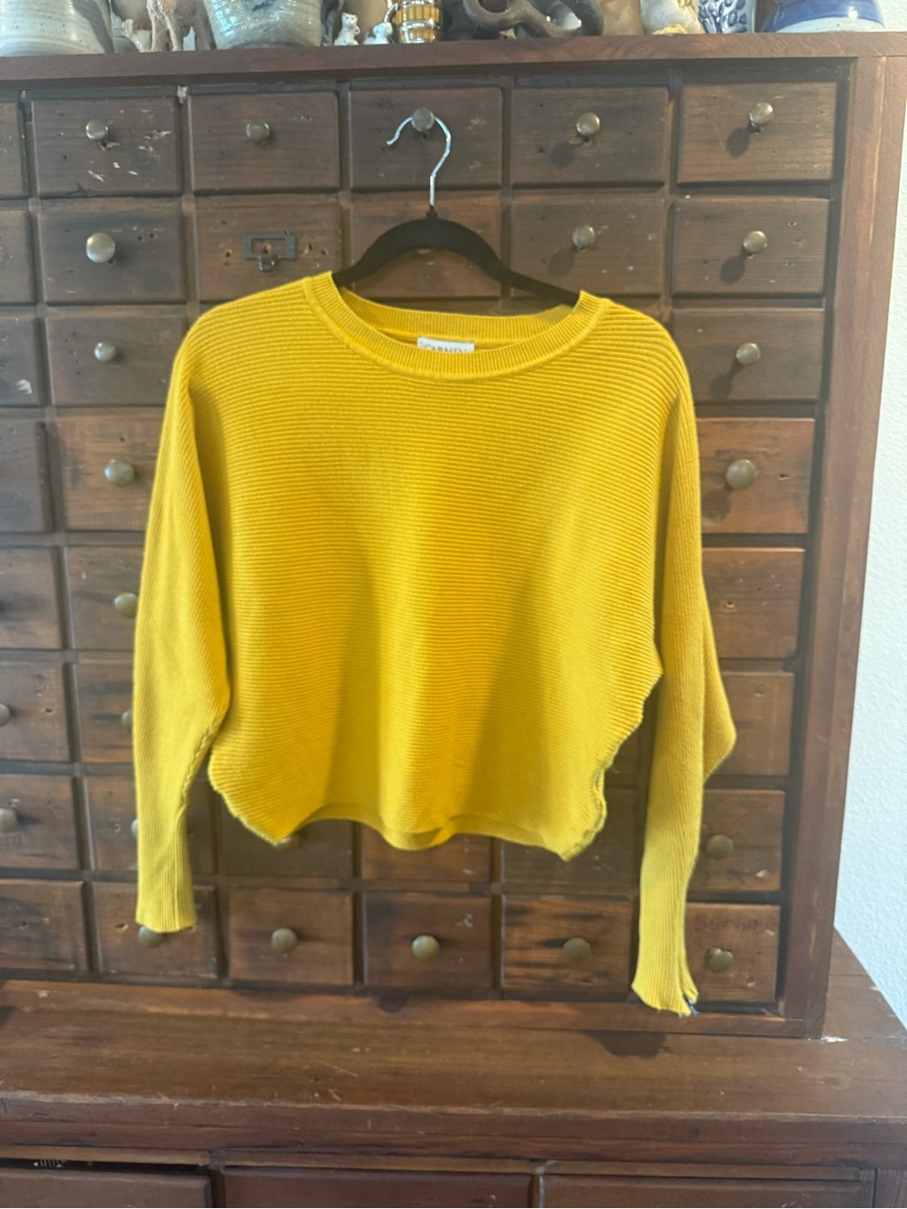 Carmen Marc Valvo Gold Ribbed Batwing Cropped Sweater- Medium